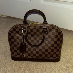 AUTHENTIC 2010 ALMA Louis Vuitton Designer Handbag